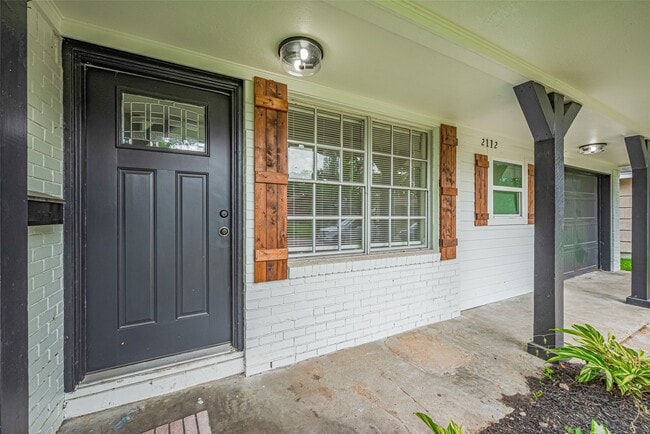 Photo - 2112 Walnut Ln