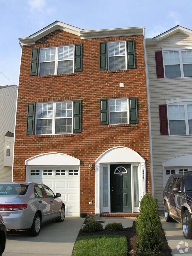 Building Photo - --APPLICATION PENDING CURRENTLY UNAVAILABL... Rental