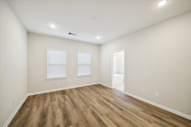 Photo - 206 Clark Rd