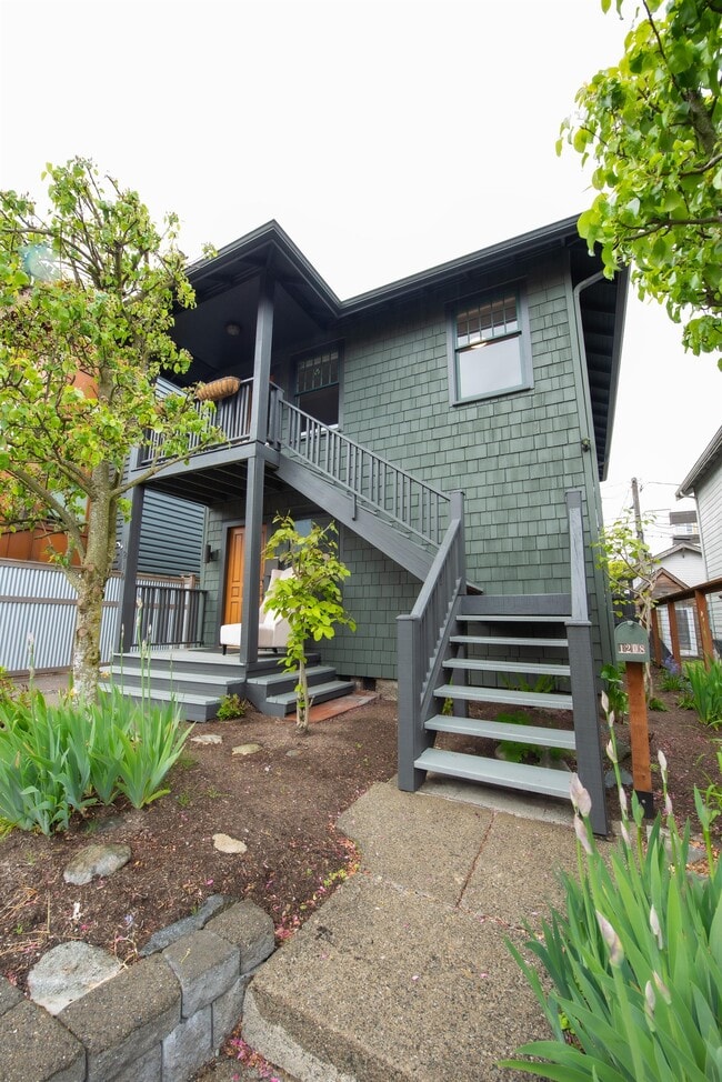 Building Photo - 1208 E Barclay Ct