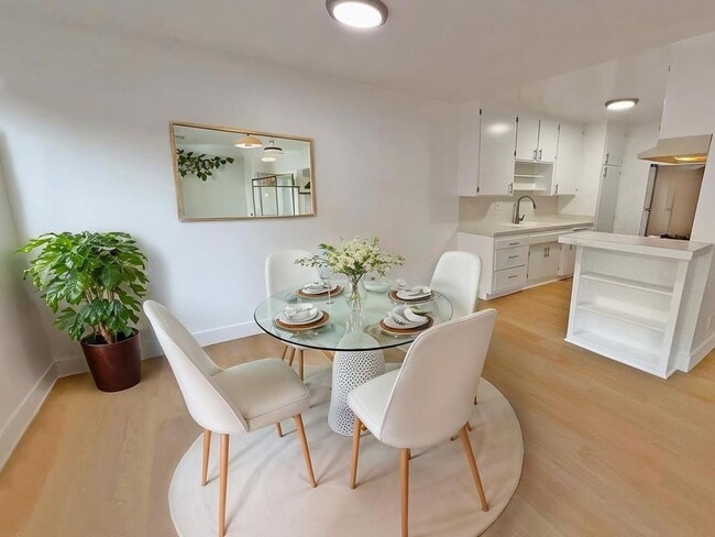 Photo - 1330 N Gardner St Unit 208