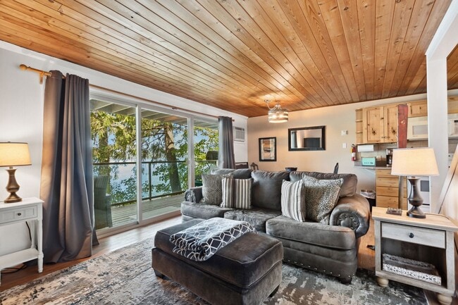 1 bedroom, 1 bath condo on Whitefish Lake - 1 bedroom, 1 bath condo on Whitefish Lake