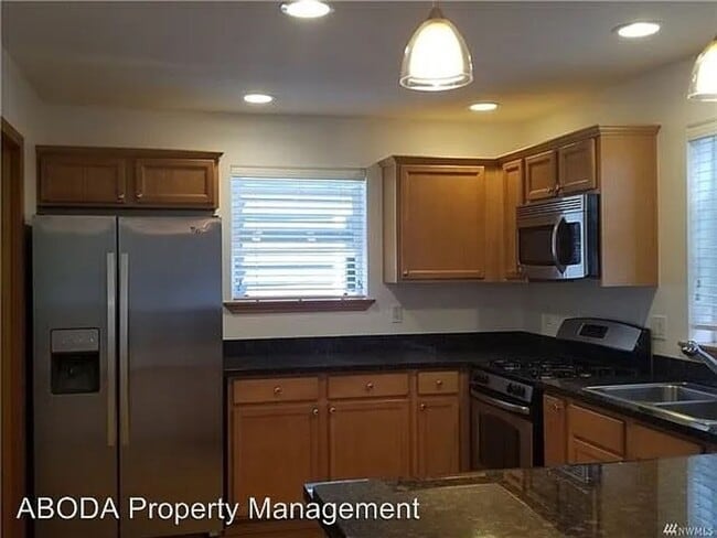 Photo - Spacious 4 Bedroom Townhome with Private F...