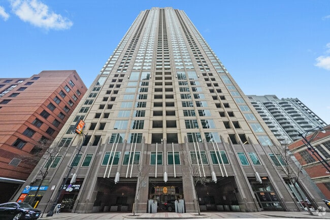Building Photo - 33 W Ontario St Unit 46A Rental