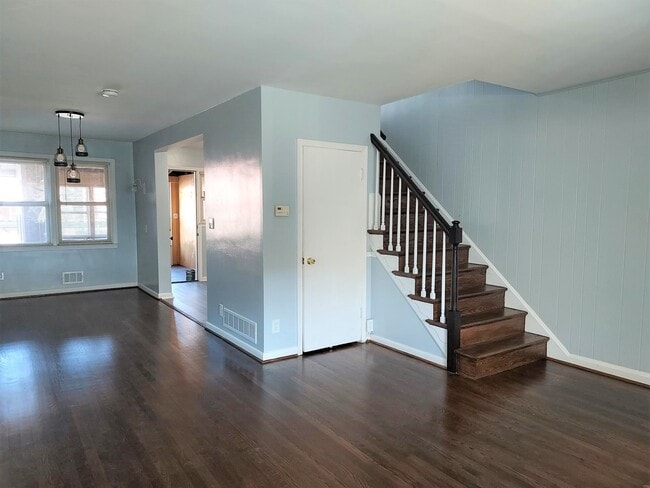 Photo - 2242 Graythorn Rd