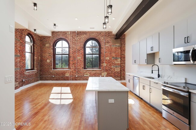 Building Photo - 179 Chelsea Ave Unit 210 Rental