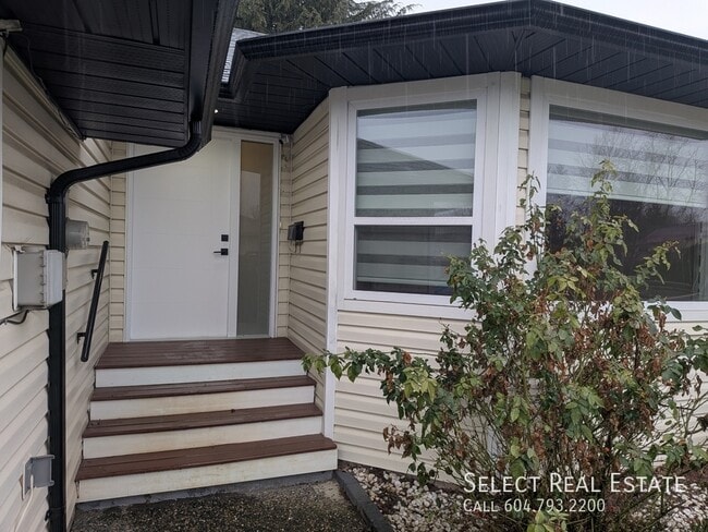 Building Photo - 7580 Sapphire Dr