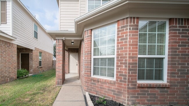 Photo - 18115 June Oak St