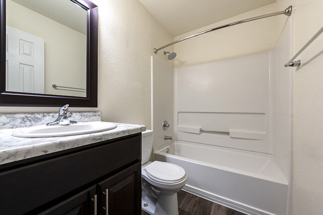Bridge Pointe Apartments and Townhomes