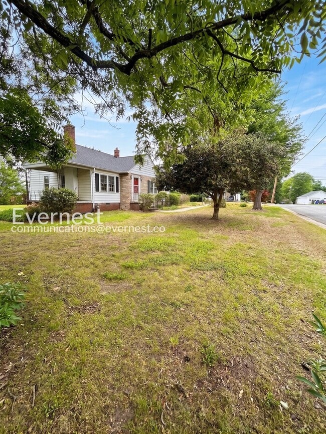 Photo - 433 Holt Ave