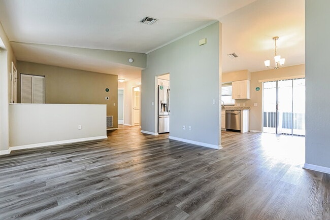 Photo - 1486 Song St