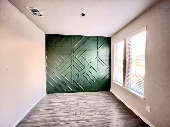 Photo - 1568 Glacier Rdg