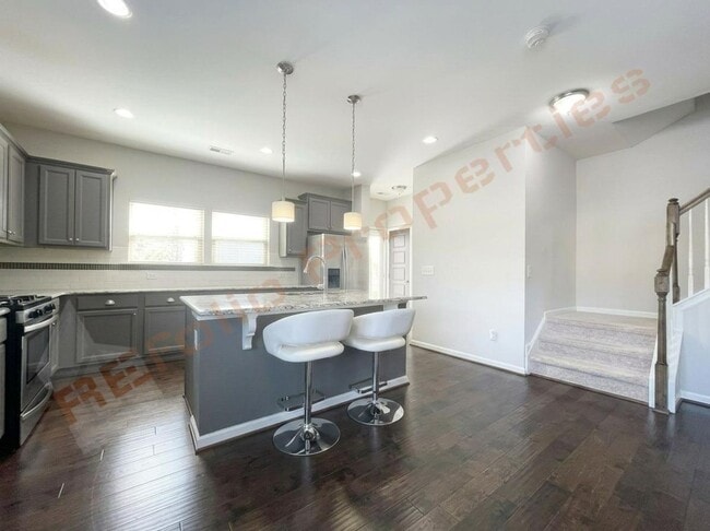 Photo - 1014 Midtowne Way
