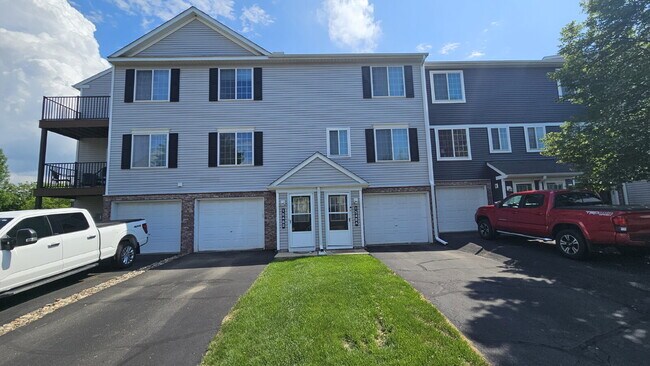 Photo - Charming 2-Bedroom Townhouse in Apple Valley – Cozy 1190 Sq Ft Retreat! Available now