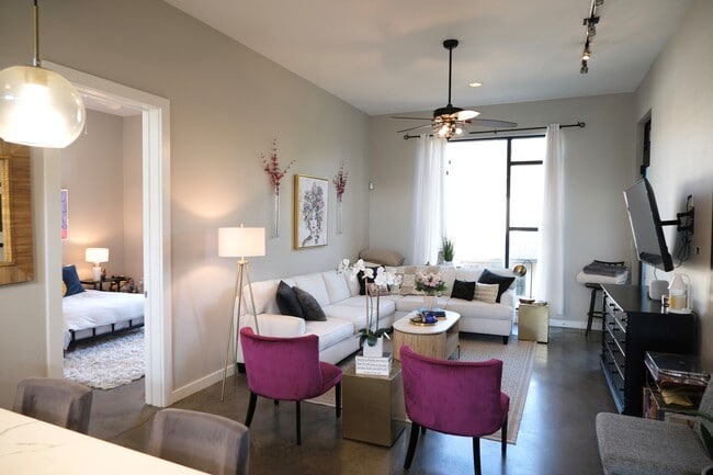 Building Photo - 2525 S Lamar Blvd Unit 315 Rental