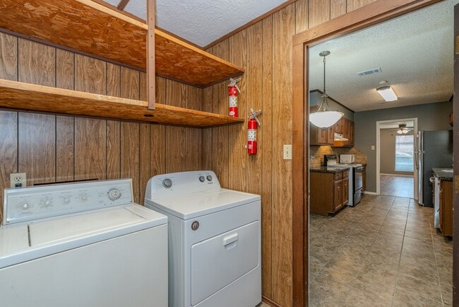 Photo - 6638 Lexington Dr