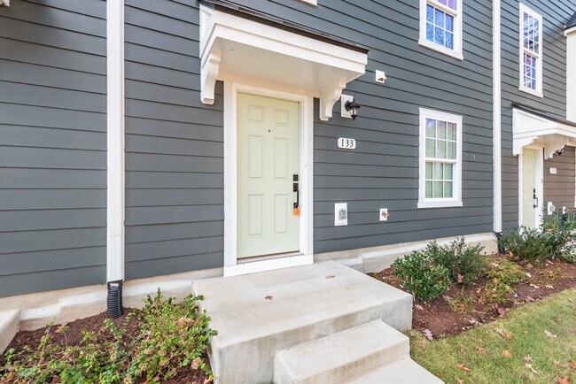 Photo - 4 Bedroom Townhouse in 751 South- Availabl...