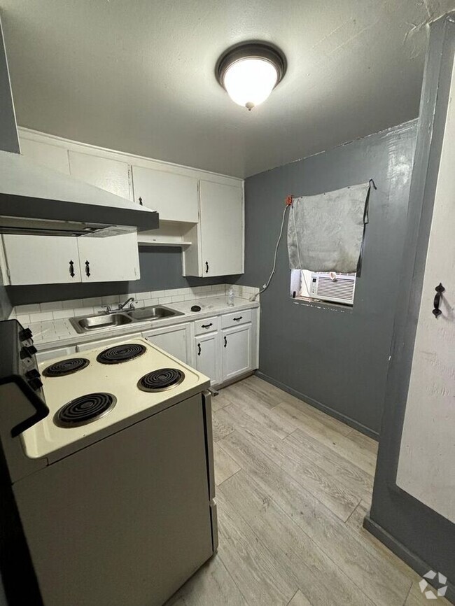Building Photo - Amazing Price 1 Bed 1 Bath for Rent Lubboc... Rental