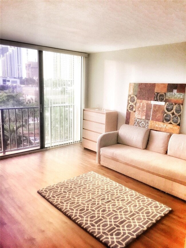 Photo - 210 174th St Unidad 515