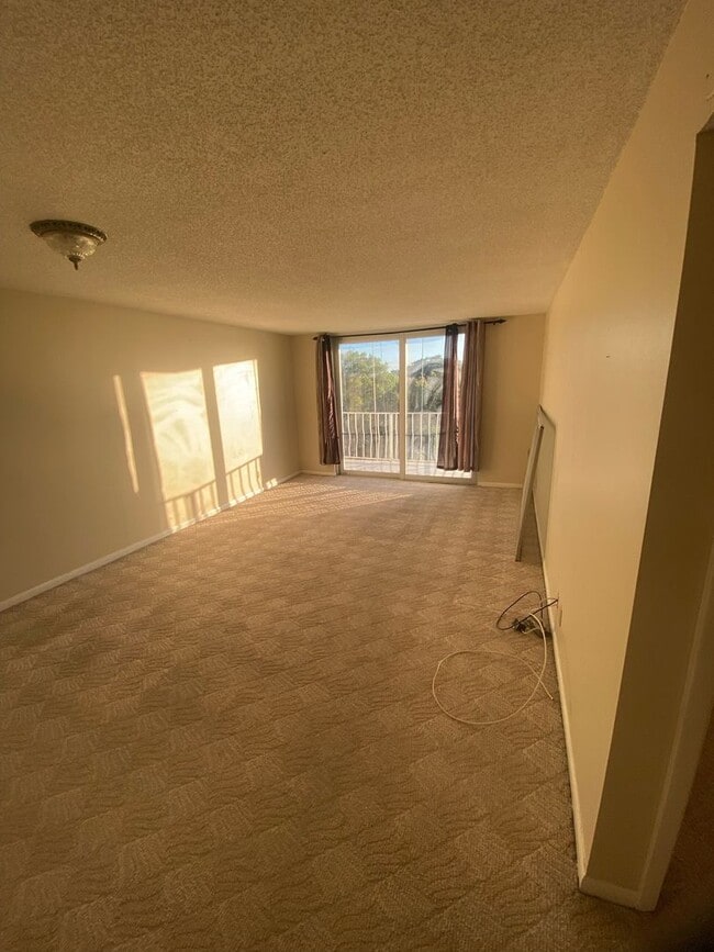 Photo - 480 Executive Center Dr Unit 480 Executive Center Drive 4-K