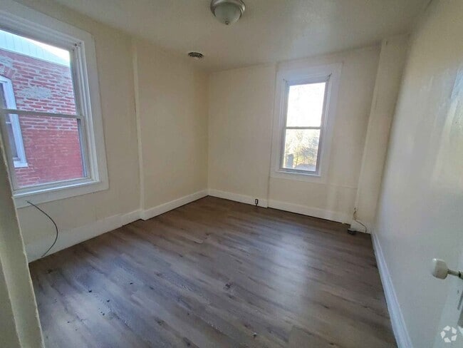 Building Photo - 124 S 2nd St Rental