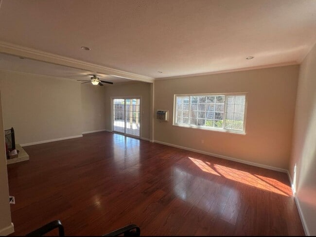 Photo - Blacow home for rent! $3499