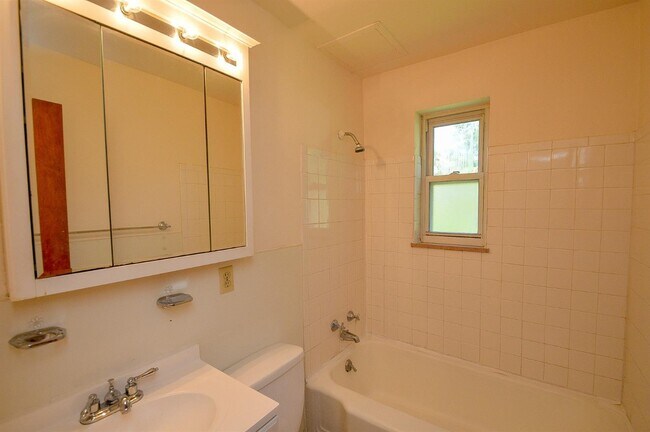 Photo - 6921 Pin Oak Dr Unidad #2