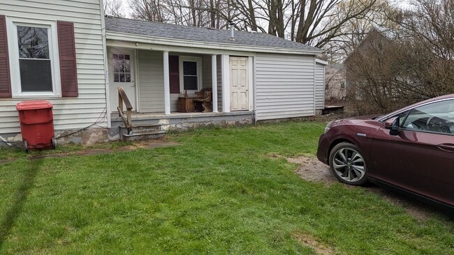 Building Photo - 3982 Church St Unit B