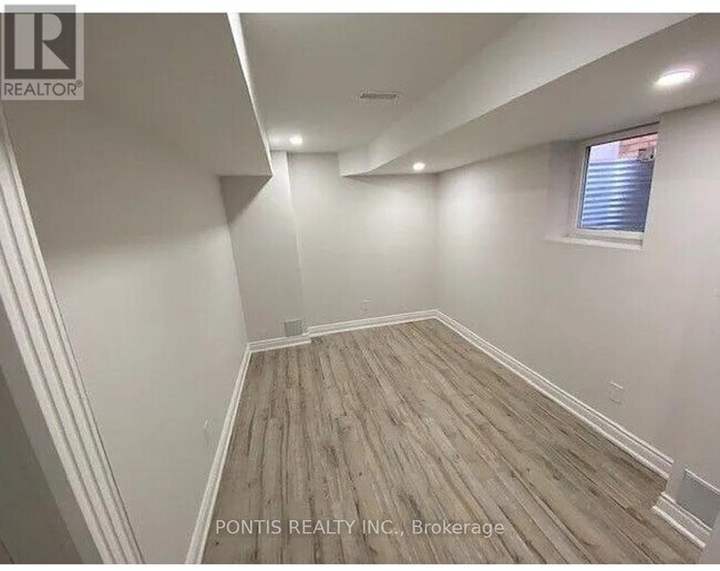 Photo - 188 Holmes Crescent