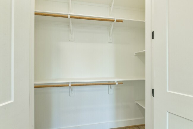 Building Photo - 162 Wallace St