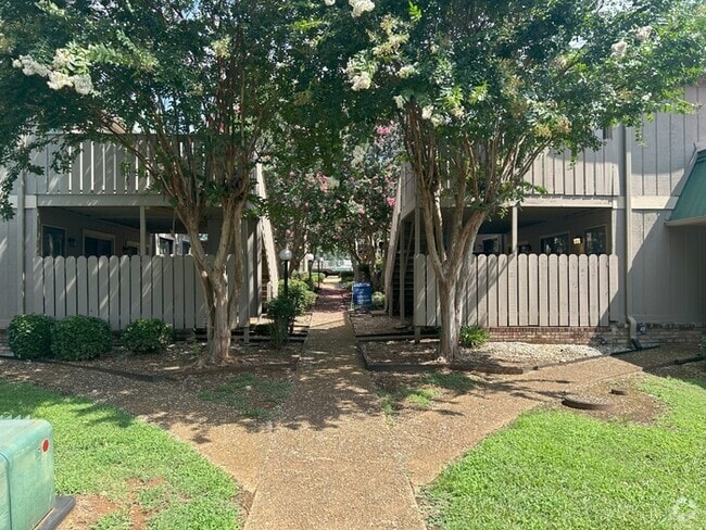 Building Photo - Beautiful Mountain Views | 2 Bed | 1.5 Bat... Unit 515 Rental