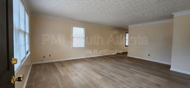 Photo - 3441 Southgate Trail SE