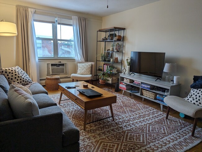 Photo - 8 Commonwealth Ct