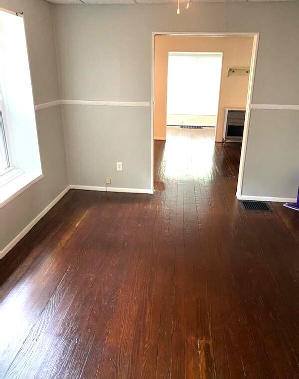 Photo - 219 E Oak St