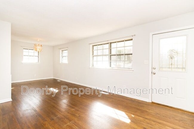 Photo - 303 Ridgeway Dr