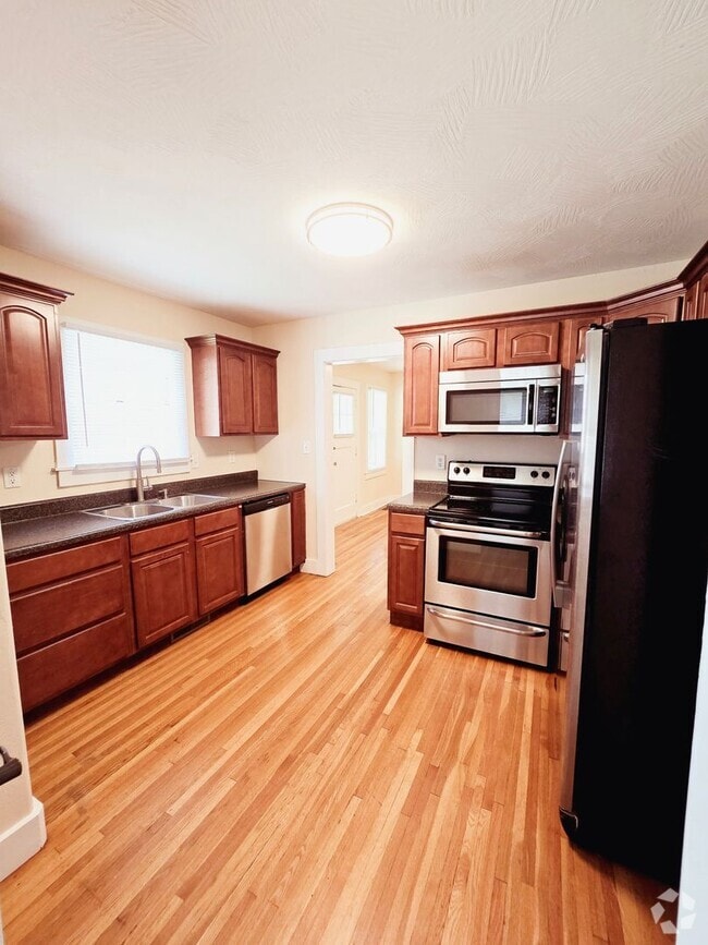Building Photo - Cute Bungalow - 2 Living Areas & Bacement Rental