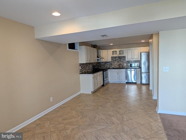 Building Photo - 9537 Evergreen Circle Unit BASEMENT