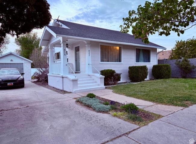 Building Photo - 432 S 100 E Unit Upstairs