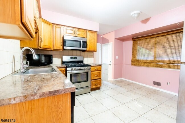 Photo - 640 Warfield Rd