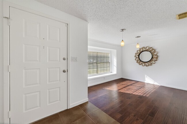 Photo - 2307 Brook View Ln