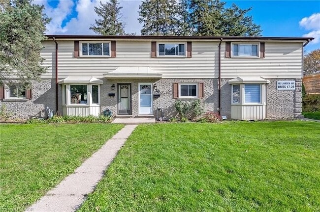 Building Photo - 162 Jansen Av