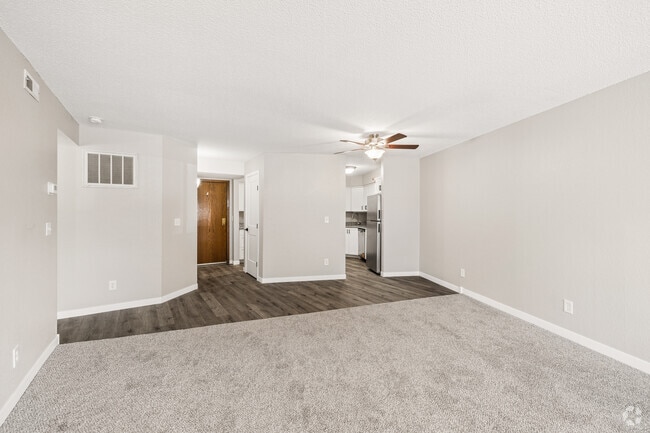 1BR, 1BA - 936SF - Dining Area