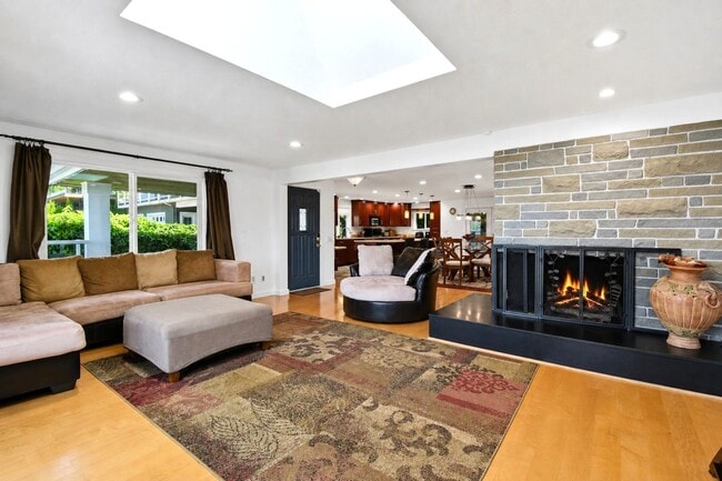 Photo - 5bd/3ba Kirkland Home