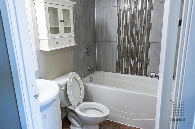 Photo - The Skyline in Bankview