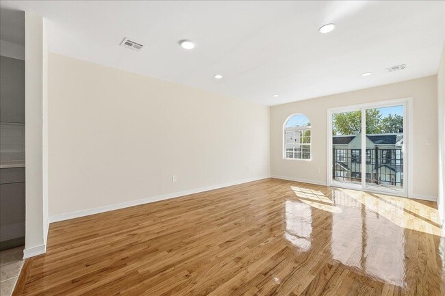 Photo - 624 Bramhall Ave Unit 2