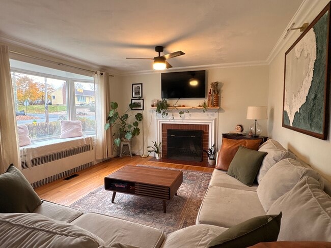 living room - 96 Margarite Rd Unit 1