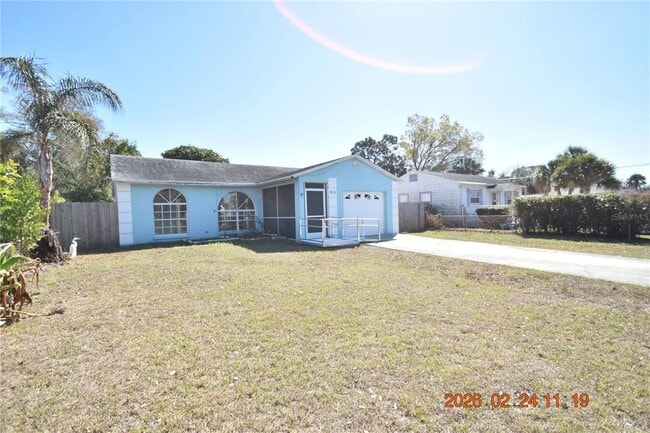 Photo - 818 Gray St S