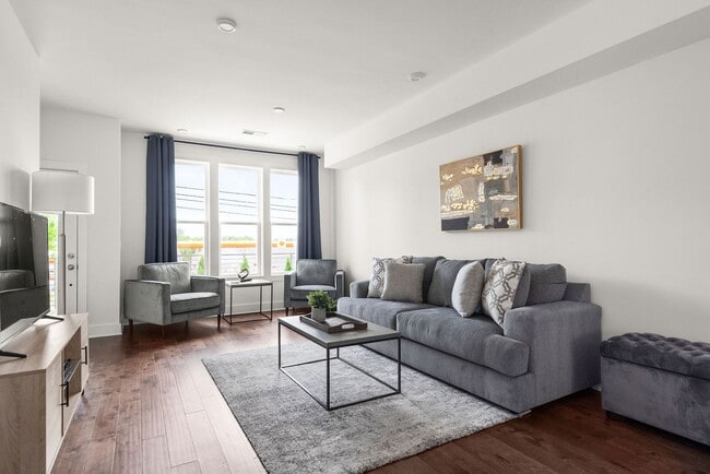 Photo - 500 Creative Way