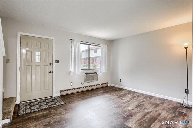 Photo - 820 Matthews St Unit 7
