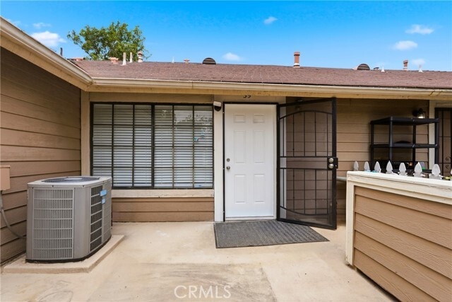 Building Photo - 11350 Foothill Blvd Unit 35